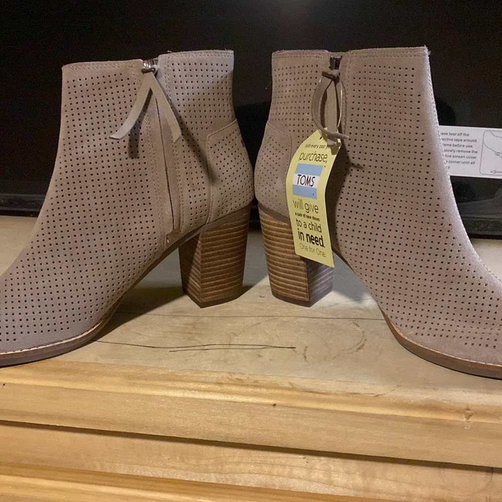 Open toe booties, never worn. - Picture 2 of 3
